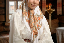 Woman_in_folk_dress