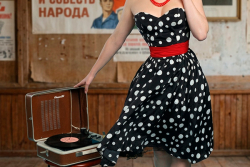 Pin_up_in_village_club