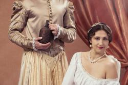 мужчина и женщина в одежде времен Итальянского Возрождения