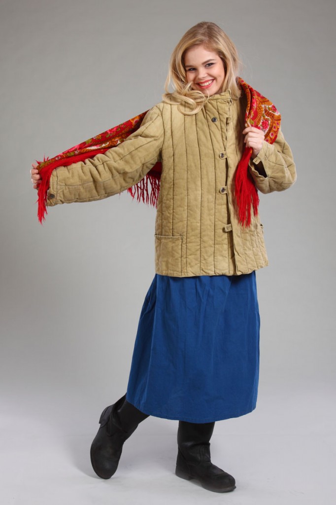 фотосессия женщина в ватнике с платком